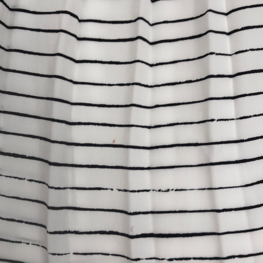 Banana Republic pleated mini skirt - Picture 4 of 4